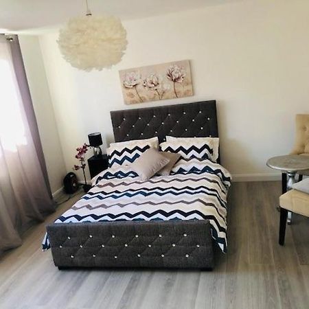 Beautiful Large Room In London Flat Екстериор снимка