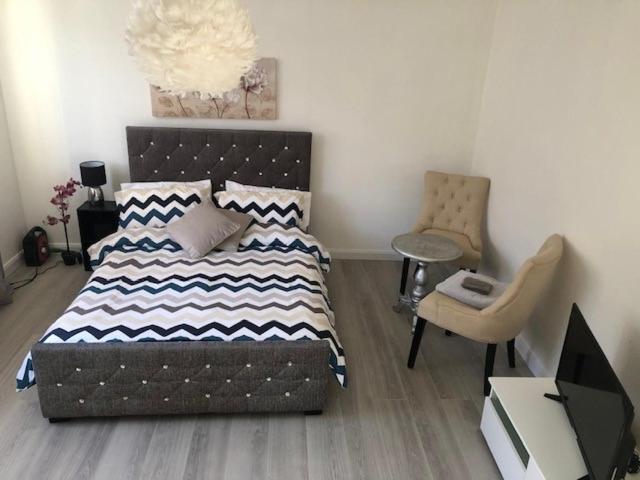 Beautiful Large Room In London Flat Екстериор снимка